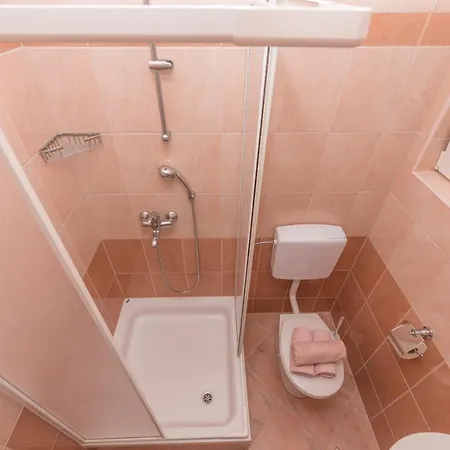 Skiljini Dvori - Studio-apartman 3 アパート