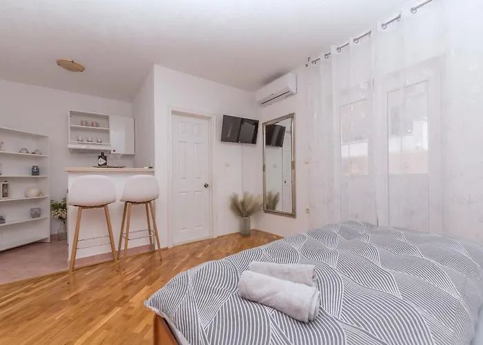 Skiljini Dvori - Studio-apartman 3 Makarska