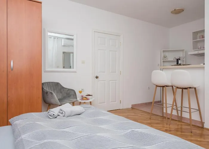 Skiljini Dvori - Studio-apartman 3 Apartment *