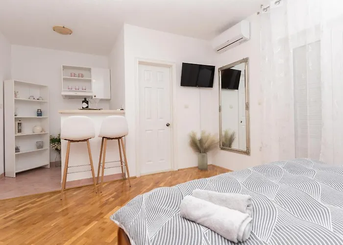 Skiljini Dvori - Studio-apartman 3 Apartman Makarska
